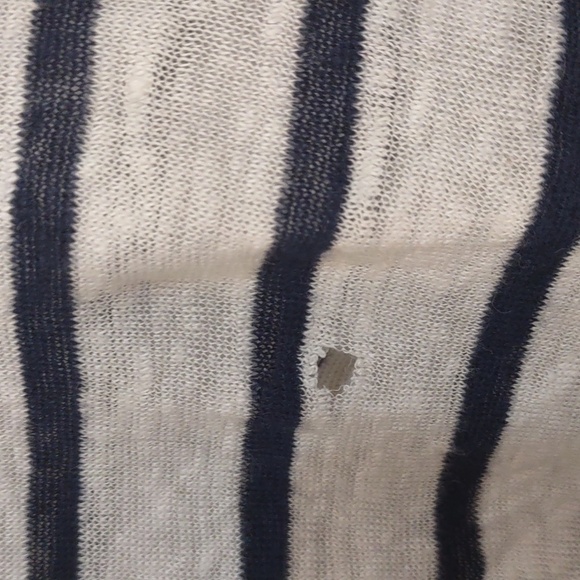 USED TOMMY HILFIGER SHORT SLEEVE STRIPPED HORIZONTAL SHIRT HOLE IN SHIRT SIZE L - Picture 6 of 10